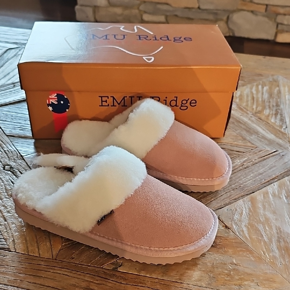 New in box pink EMU Ridge Shearling Slippers! 6